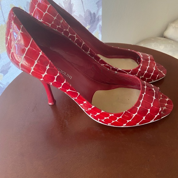 Bright Red Heels - Picture 7 of 9